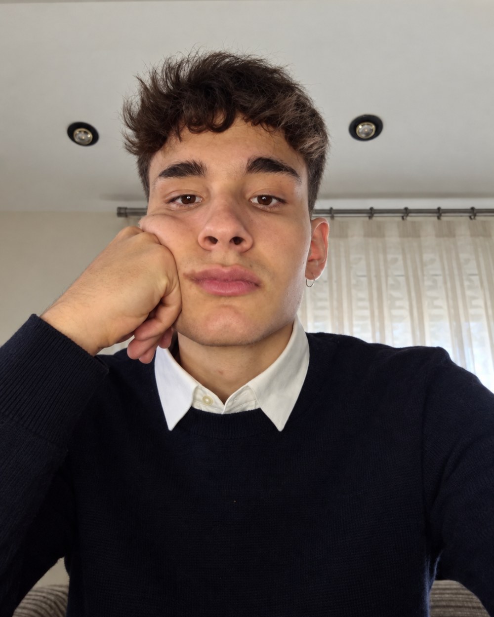 Adrián a los 18 años